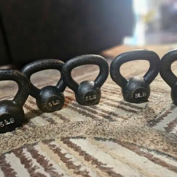 5x 5 lb iron Kettlebells weights - Picture 4 of 4